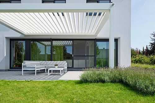 Pergola bioclimatique - Côté Pergola